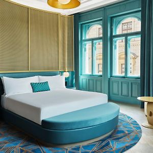 Corner King Suite